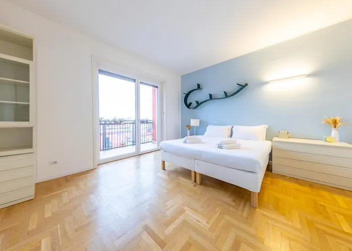 Spacious And Bright 2bdr, 2 Bathrooms Apartman