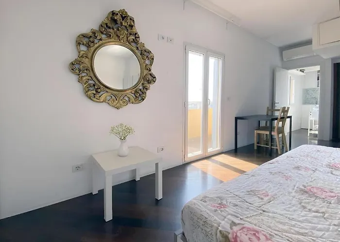 Bright With Balcony Near The Station *