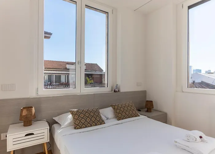 Bright Design - Isola District - Metro M3 * Milán