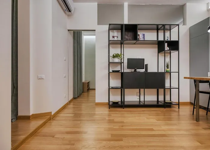 Hostmate - - Farini's Charm - Isola