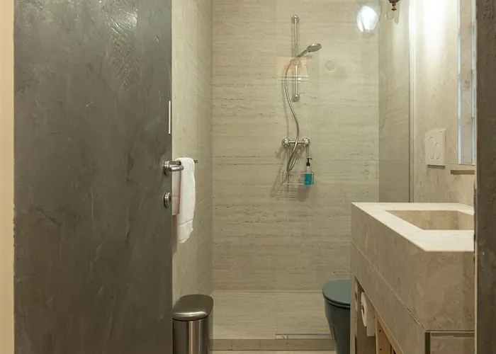 Bosco Royal By Station *