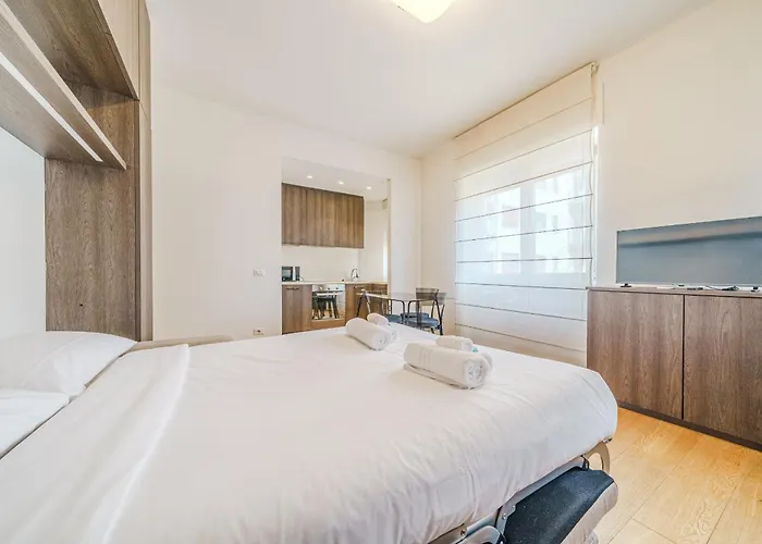Andrea Flat - Near Metro & Wi-fi מילאנו