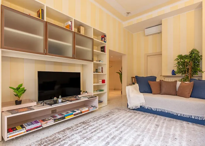 Daire Three-room Flat With Balcony In Porta Romana Milano