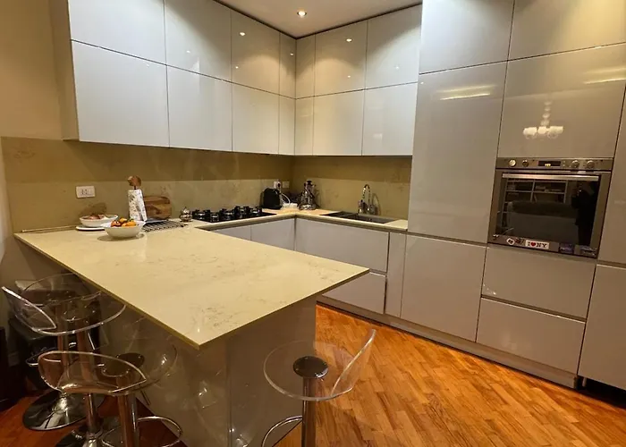 Three Bedrooms, Sunny, Quite In Isola Neighborhood Milan