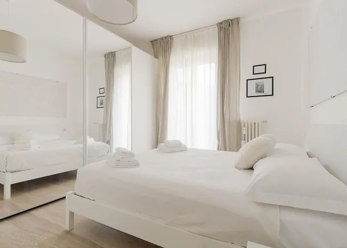 Guesthost - Spacious Balcony X6 *