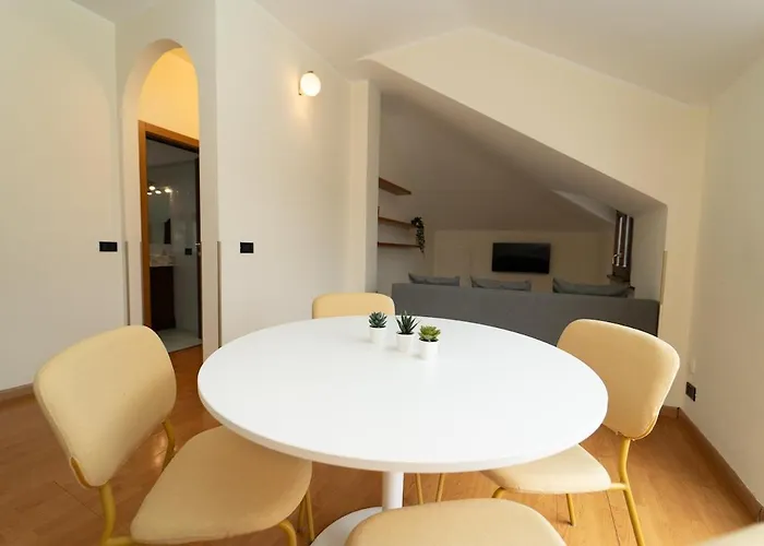 Daire Cozy Attic With Terrace And Ac And Wifi