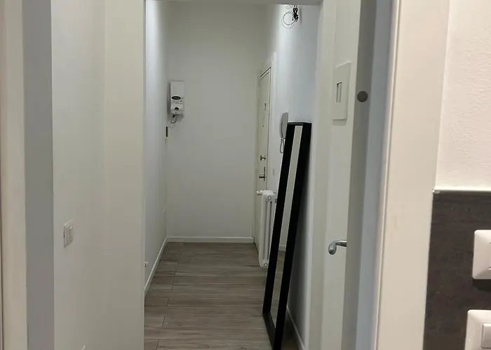 In The Loreto Area, Mm1 Pasteur Daire Milano