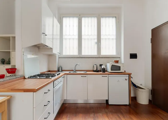 Guesthost - On Two Levels 아파트 *