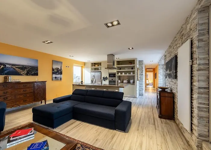 شقة Skyline Penthouse - Terrazzo Panoramico & Metro 5min