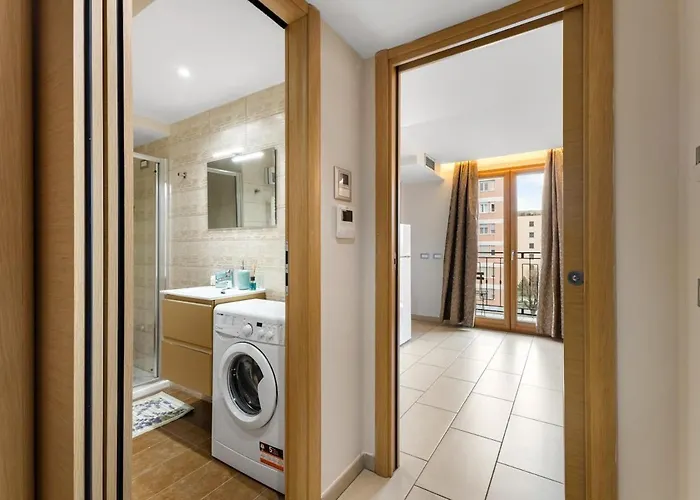 דירה The House - Tram And Parking *