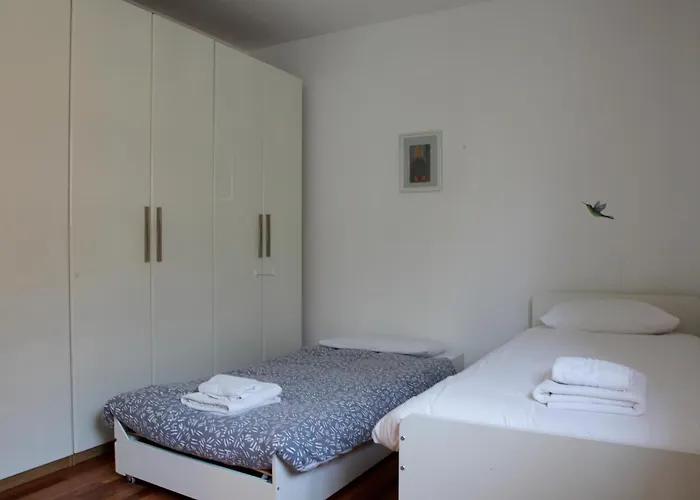 Elegante - 2 Camere, 2 Bagni, Garage E Balcone Milano