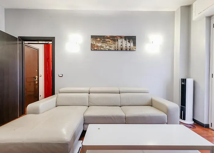 New Near Station 3 Bedroom * ميلان
