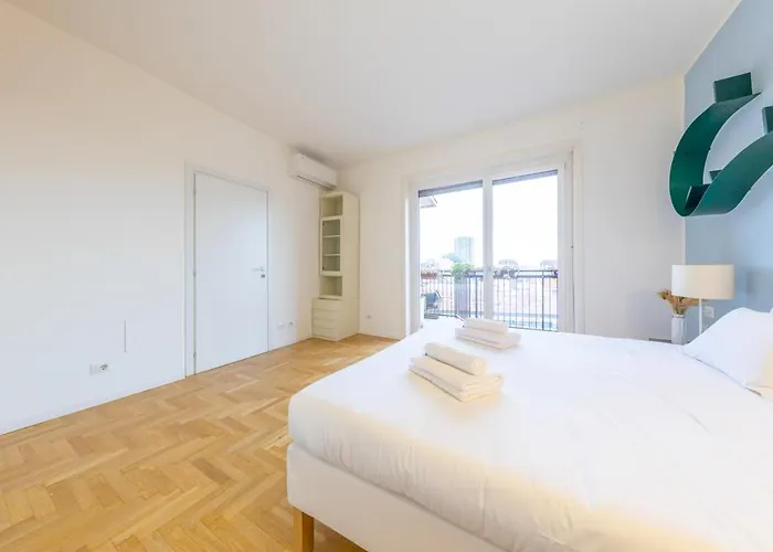Spacious And Bright 2bdr, 2 Bathrooms Lägenhet