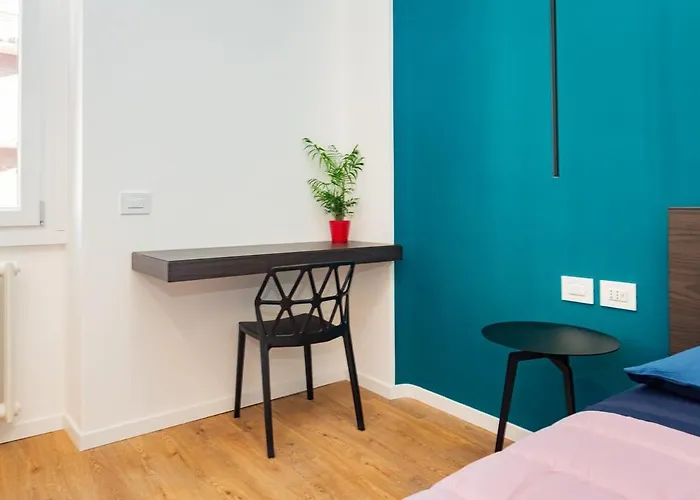 Andrea's Blue Flat Studies * Milánó