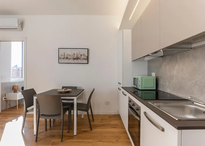 Bright Design - Isola District - Metro M3 Milán