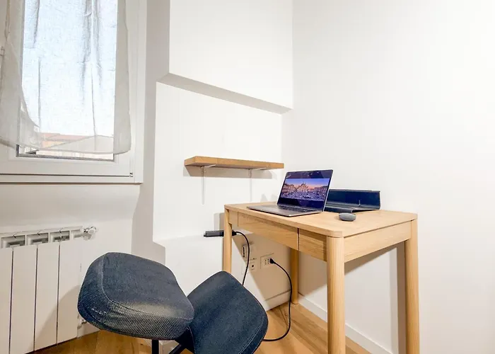Modern Two-room With Balcony 2km From The Center 아파트 *