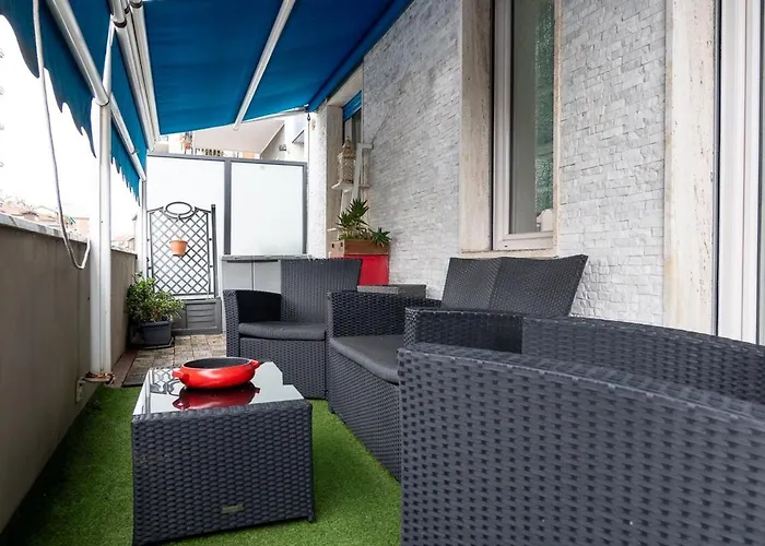 Family 2br With Balcony, Near Metro