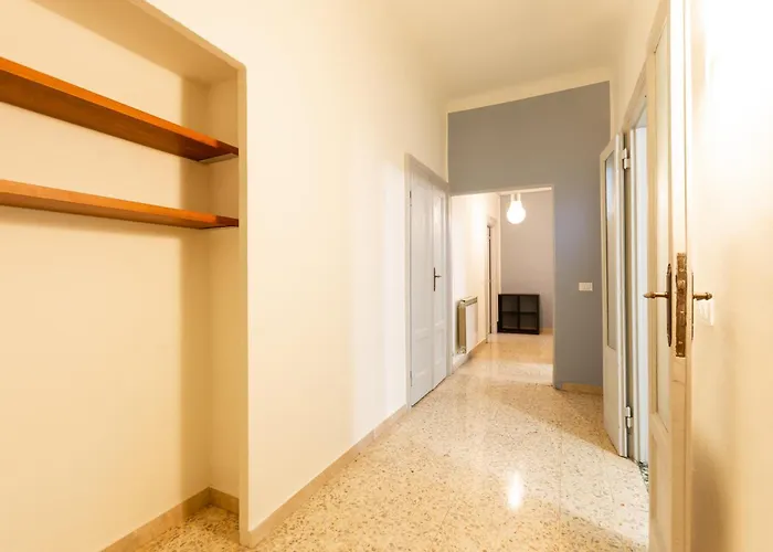 I-host Spacious 2br Near Center Lägenhet