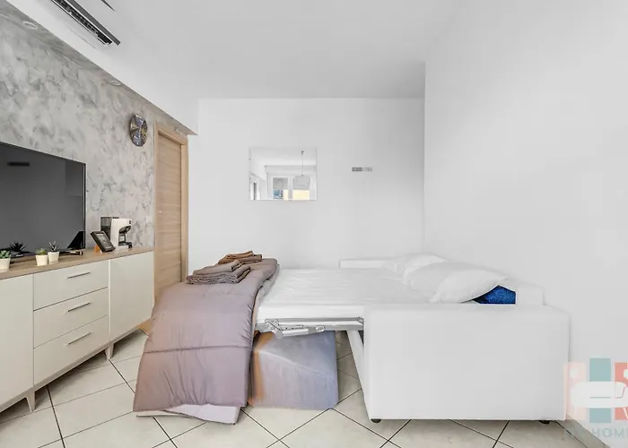 Zan20 Comfortable & Bright In - Great Location *
