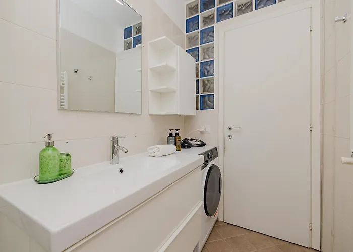 2 Bdr Flat - Direct Tram 15 Min Duomo 公寓