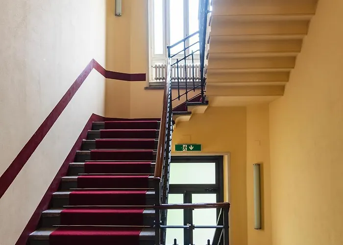 Casa Picasso - Above The Subway Apartment