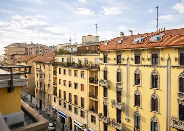 Bright Floor Flat With Balconies & Ac - Loreto & Porta Venezia Διαμέρισμα *