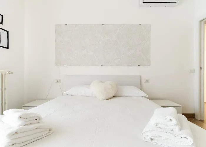 Guesthost - Spacious Balcony X6 *