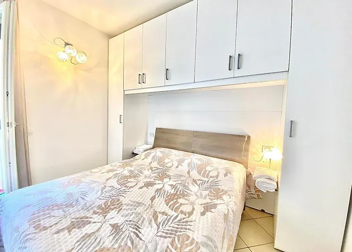 Nel Cuore Di Viale Certosa, Tra Centro Citta E Rho Fiera Milano, Con Parcheggio Interno Privato *