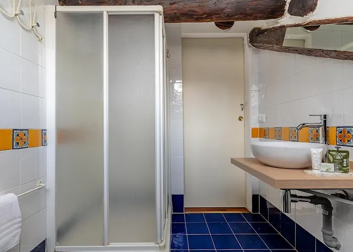 Elegante Mansarda Tra Navigli E Via Tortona 公寓