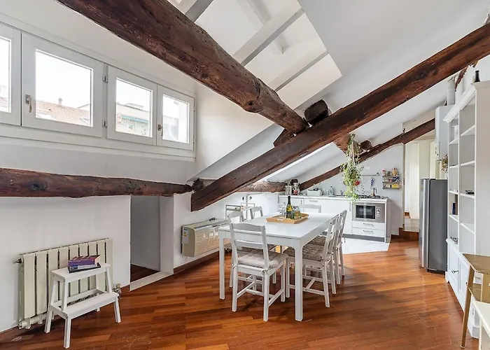 Elegante Mansarda Tra Navigli E Via Tortona 公寓