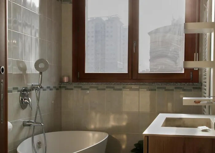 Elegante - 2 Camere, 2 Bagni, Garage E Balcone * Milan