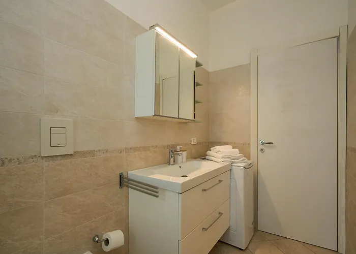 3 Flat, 15 Minutes From Navigli-humanitas Appartement