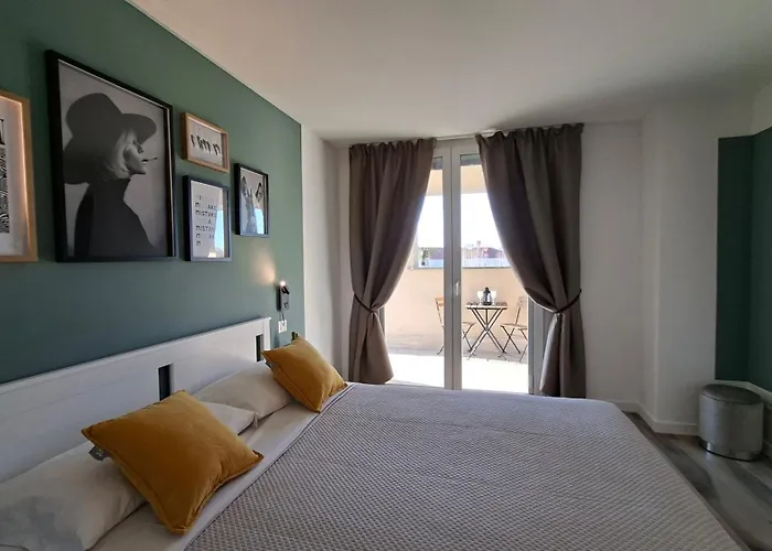 Bright With Terrace And Free Parking * Милан