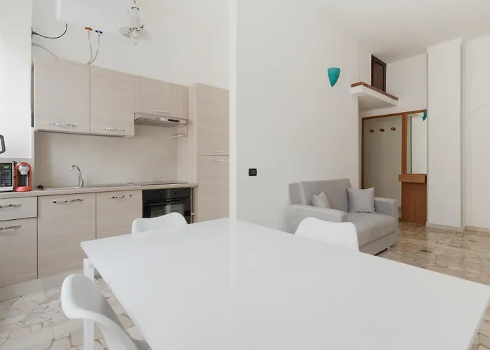 Guesthost - Cozy Varesina Area *