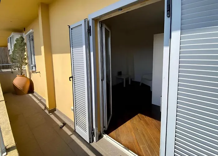 Bright With Balcony Near The Station Апартаменты Милан