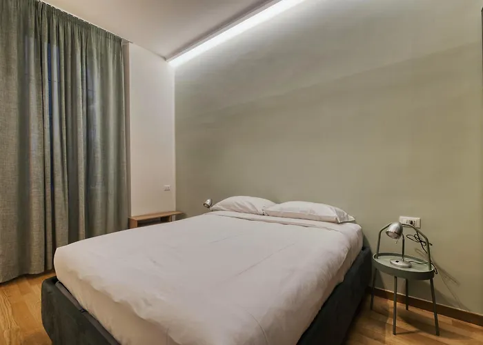 Hostmate - - Farini's Charm - Isola