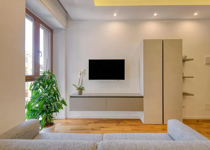 Station - Modern With Balcony *