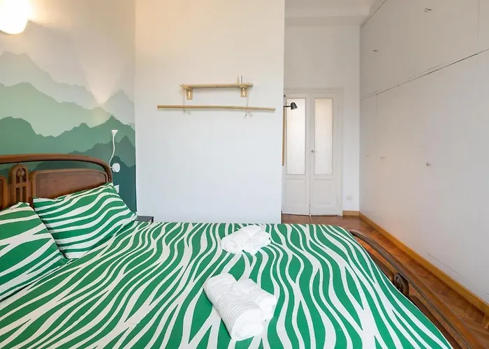 Vintage Chic Flat Steps From Fiera & Wi-fi 밀라노