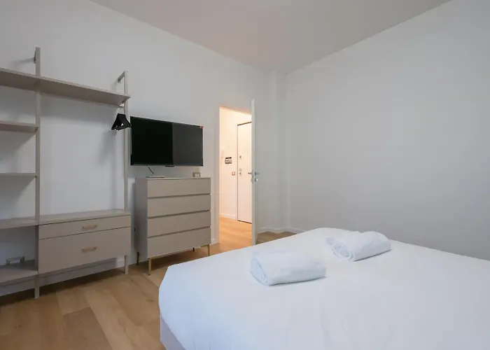 Luminoso E Moderno Vicino Metro