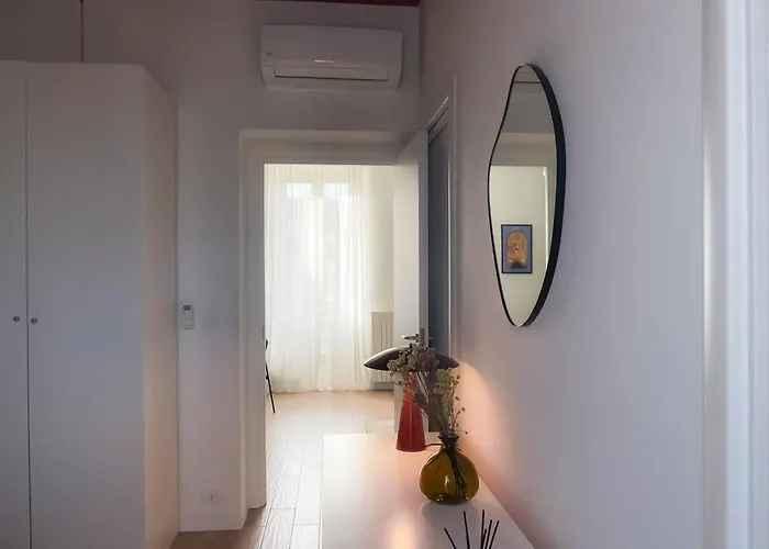 Modern Design Near Metro, Center * Milão