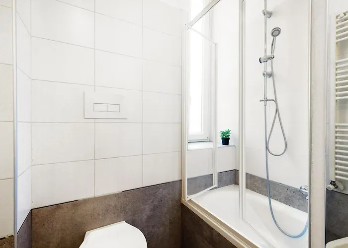 Elegance & Comfort I Balcony I Metro 200m