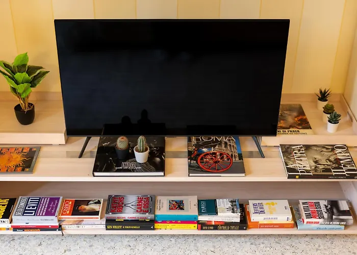 Daire Three-room Flat With Balcony In Porta Romana Milano