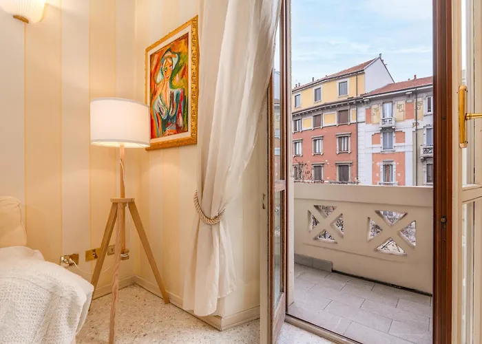 Daire Three-room Flat With Balcony In Porta Romana Milano