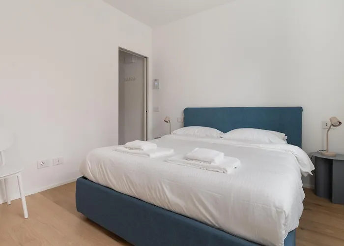 Guesthost - Cozy Balcony Porta Romana Διαμέρισμα