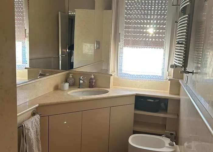 Three Bedrooms, Sunny, Quite In Isola Neighborhood Apartment Milan