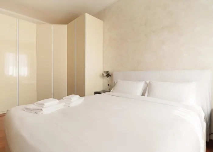 Guesthost - Fiera Cozy X4 Milan