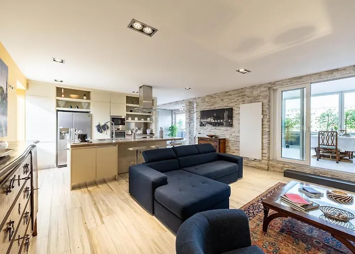 شقة Skyline Penthouse - Terrazzo Panoramico & Metro 5min