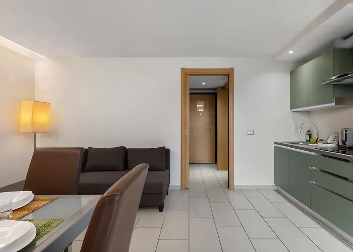 דירה The House - Tram And Parking *