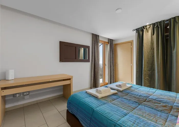 The House - Tram And Parking מילאנו