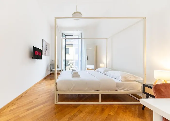 Duomo 15 Min Walk - Historic Center, 4 Bedrooms And 2 Terrace アパート
